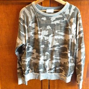 Universal Thread, Green Camo Sweat Shirt, Size Small